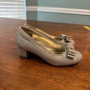 Girls Nine Weat gold glitter heels pumps size 12.5